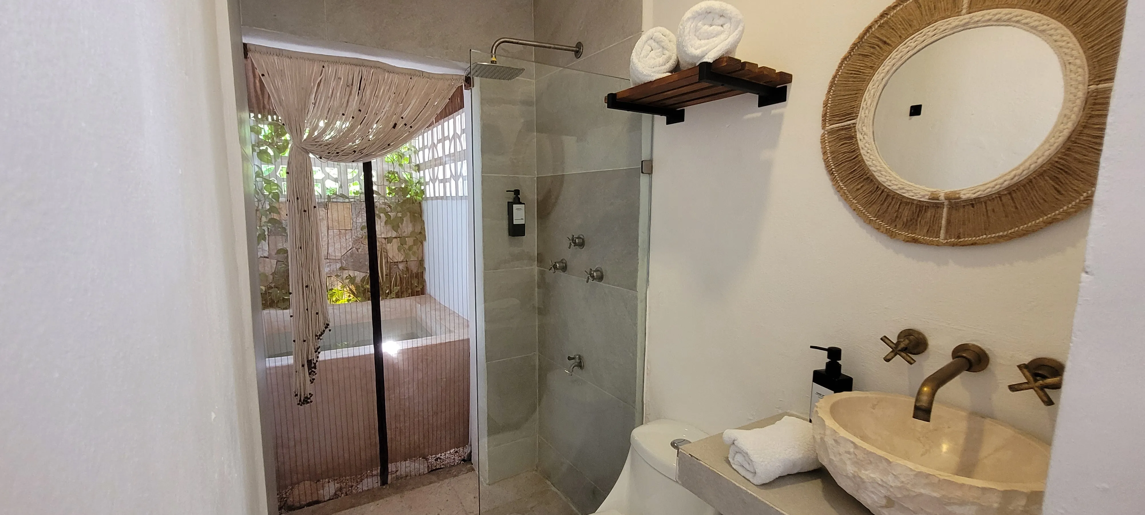 Decoración de pared y plantas Suite Pakaal
